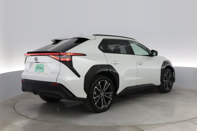 2023 Toyota bZ4X — photo 2 of 21