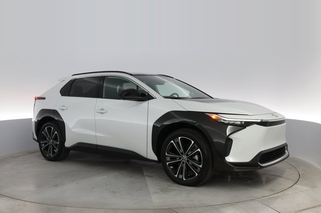 2023 Toyota bZ4X — photo 7 of 21