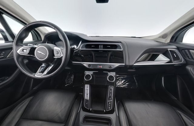 2022 Jaguar I-Pace — photo 16 of 32