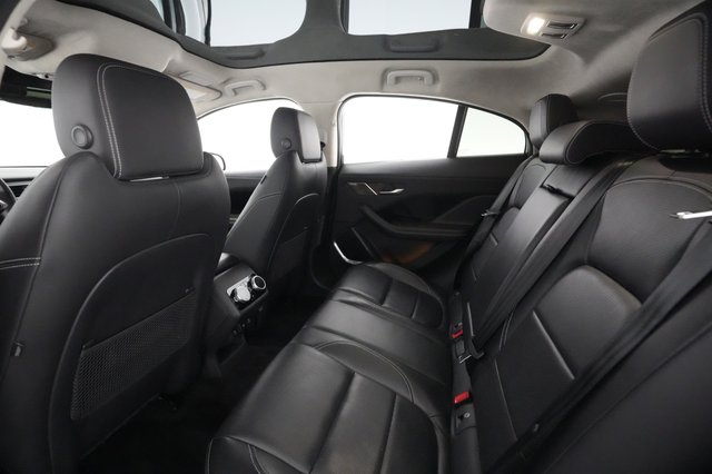 2022 Jaguar I-Pace — photo 19 of 32