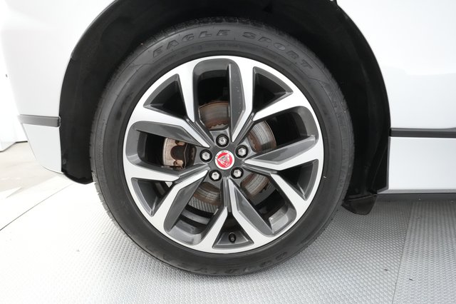 2022 Jaguar I-Pace — photo 15 of 32