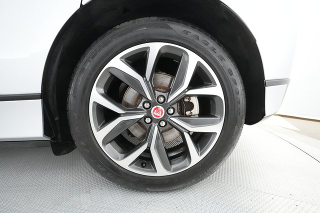 2022 Jaguar I-Pace — photo 13 of 32