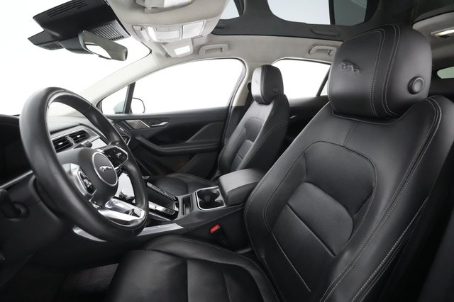 2022 Jaguar I-Pace — photo 18 of 32