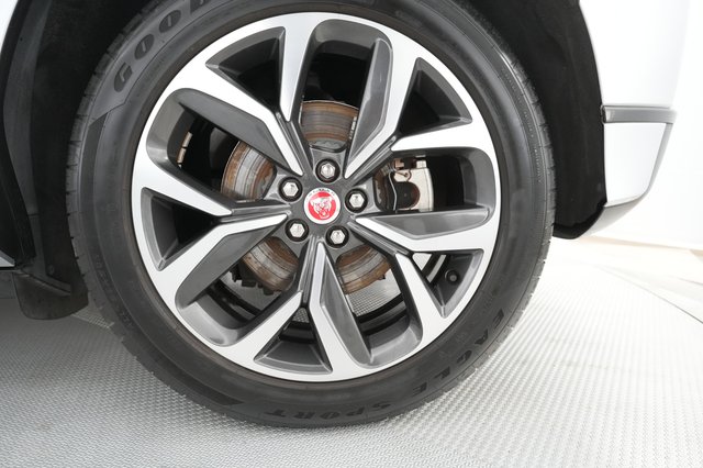 2022 Jaguar I-Pace — photo 15 of 29