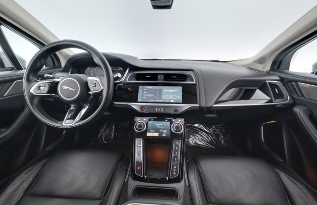 2022 Jaguar I-Pace — photo 18 of 29