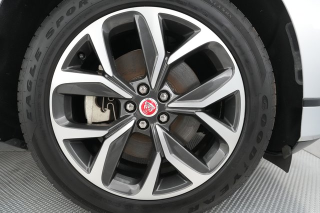 2022 Jaguar I-Pace — photo 16 of 29