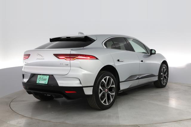 2022 Jaguar I-Pace — photo 10 of 29