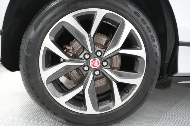 2022 Jaguar I-Pace — photo 17 of 29