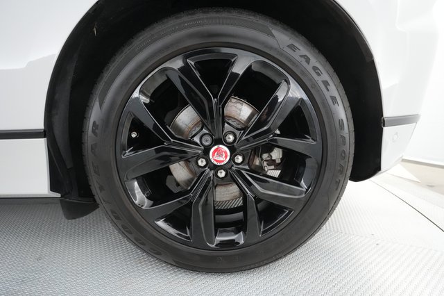 2022 Jaguar I-Pace — photo 13 of 27