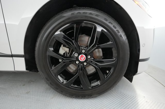 2022 Jaguar I-Pace — photo 14 of 27