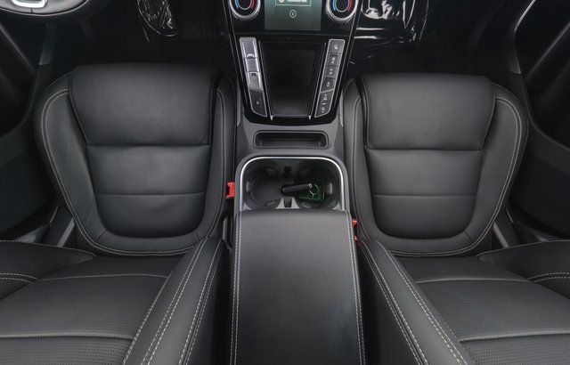2022 Jaguar I-Pace — photo 17 of 27
