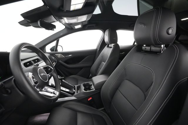 2022 Jaguar I-Pace — photo 18 of 27