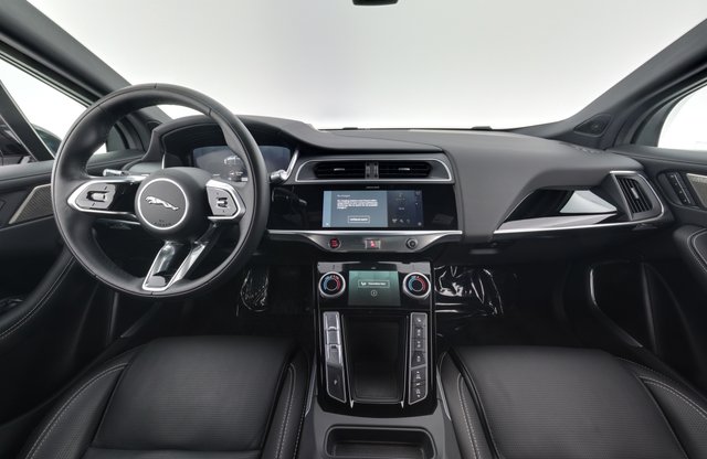 2022 Jaguar I-Pace — photo 16 of 27