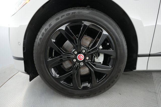 2022 Jaguar I-Pace — photo 12 of 27
