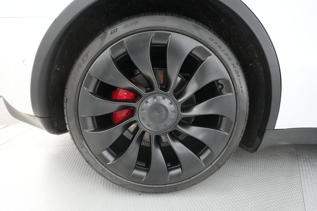 2022 Tesla Model Y — photo 16 of 41