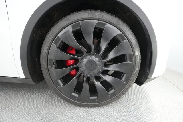 2022 Tesla Model Y — photo 17 of 41