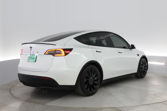 2022 Tesla Model Y — photo 2 of 41