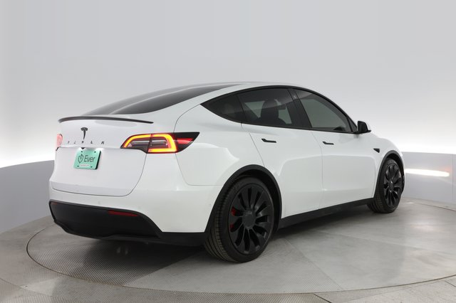 2022 Tesla Model Y — photo 2 of 41