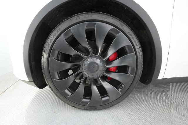 2022 Tesla Model Y — photo 7 of 41