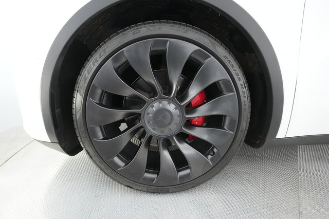 2022 Tesla Model Y — photo 7 of 41