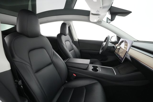 2022 Tesla Model Y — photo 18 of 41