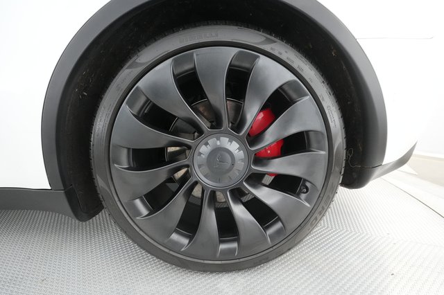 2022 Tesla Model Y — photo 15 of 41