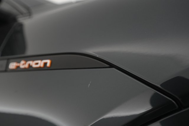 2021 Audi e-tron — photo 28 of 30