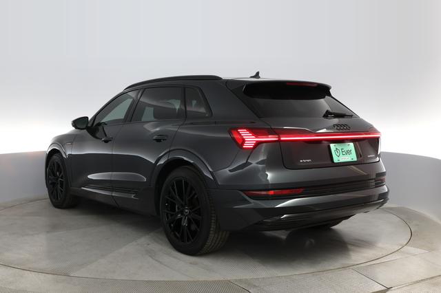2021 Audi e-tron — photo 9 of 30