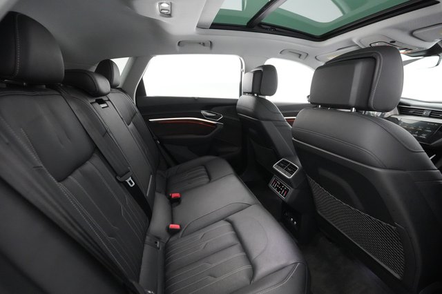 2021 Audi e-tron — photo 3 of 30