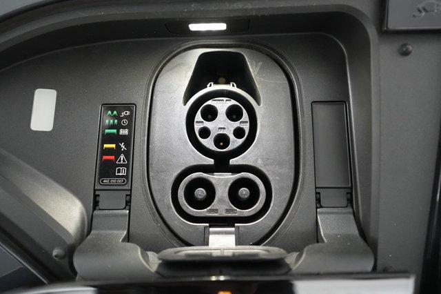 2021 Audi e-tron — photo 19 of 30