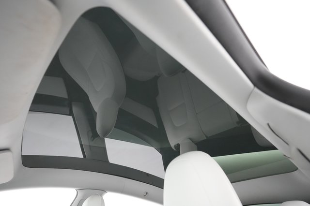2021 Tesla Model Y — photo 18 of 25