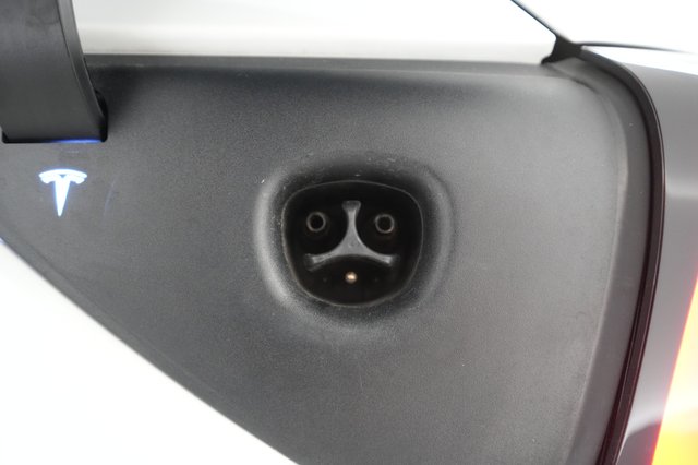 2021 Tesla Model Y — photo 19 of 25