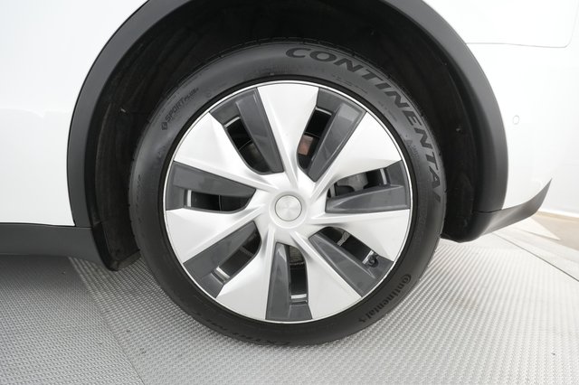 2021 Tesla Model Y — photo 12 of 25