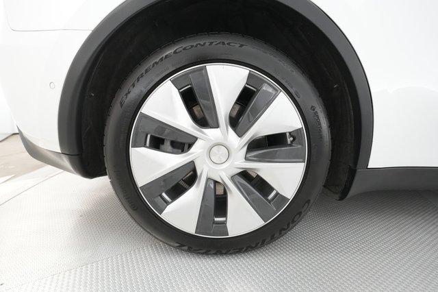 2021 Tesla Model Y — photo 14 of 25
