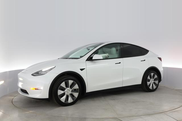 2021 Tesla Model Y — photo 10 of 25