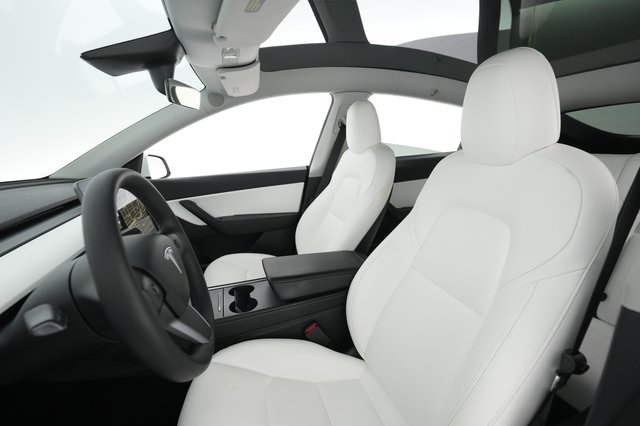 2021 Tesla Model Y — photo 15 of 25