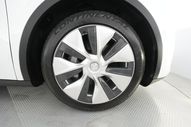 2021 Tesla Model Y — photo 13 of 25