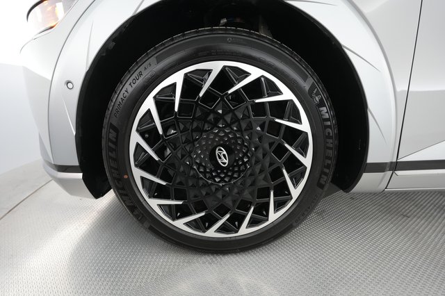 2024 Hyundai IONIQ 5 — photo 13 of 32
