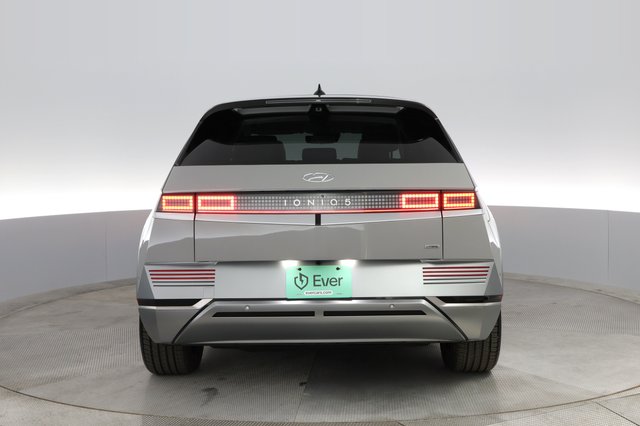 2024 Hyundai IONIQ 5 — photo 10 of 32