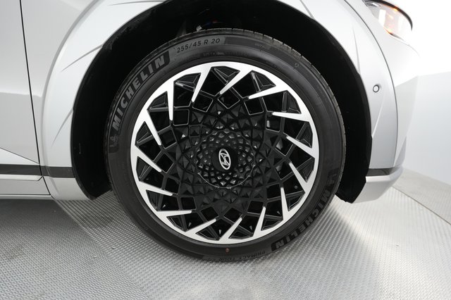 2024 Hyundai IONIQ 5 — photo 15 of 32