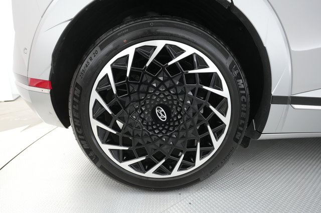 2024 Hyundai IONIQ 5 — photo 16 of 32
