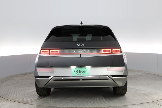 2023 Hyundai IONIQ 5 — photo 8 of 27