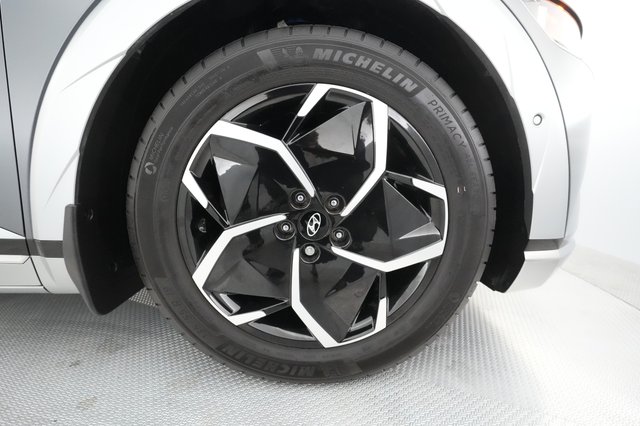 2023 Hyundai IONIQ 5 — photo 13 of 27