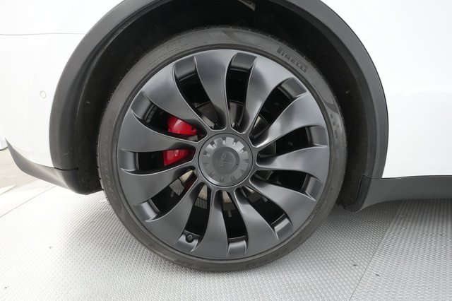 2021 Tesla Model Y — photo 17 of 33