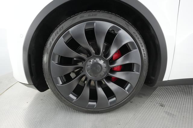 2021 Tesla Model Y — photo 7 of 33