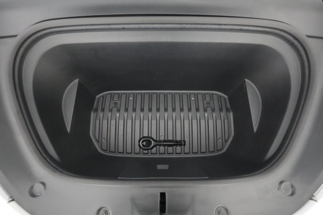 2021 Tesla Model Y — photo 26 of 33