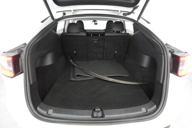 2021 Tesla Model Y — photo 6 of 33