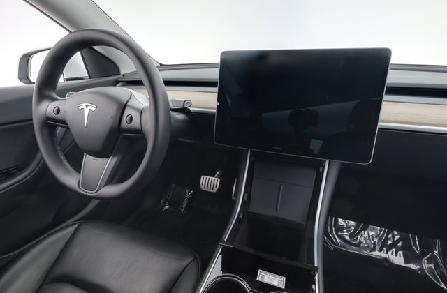 2021 Tesla Model Y — photo 25 of 33