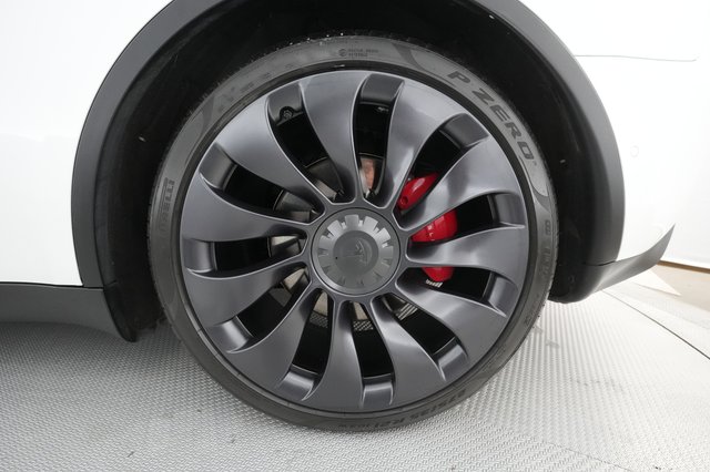 2021 Tesla Model Y — photo 18 of 33