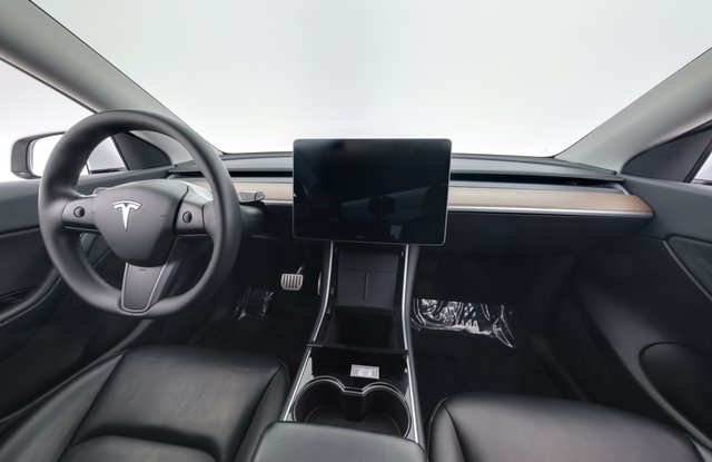 2021 Tesla Model Y — photo 24 of 33